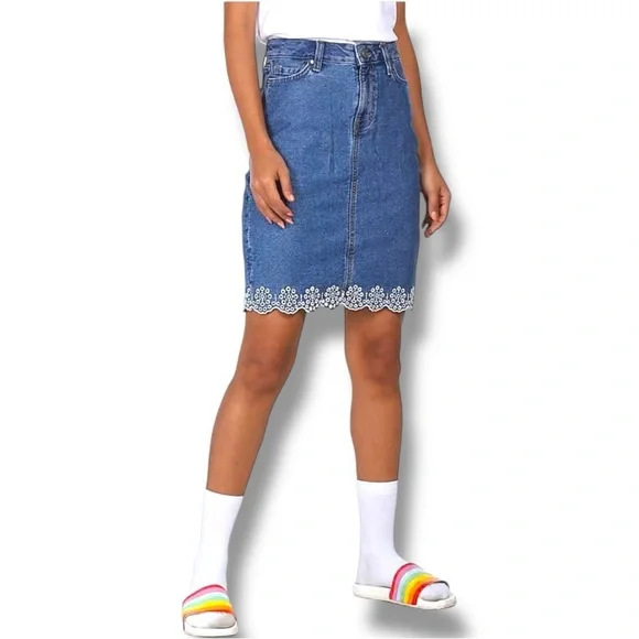 Tommy Hilfiger Light Blue Classic Pencil Denim Skirt with White Floral Detail - Picture 3 of 16